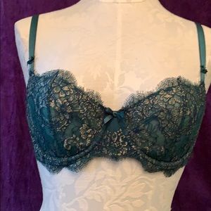 VS bra 36C. New without tags